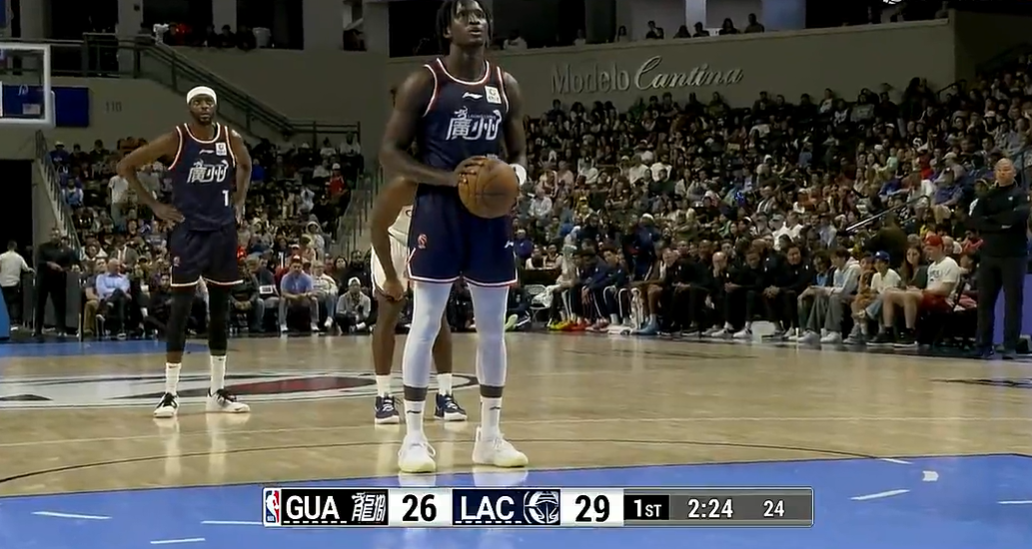 龙狮半场紧咬比分！奥拉迪波21分5助攻，刘颜诚外线4中4