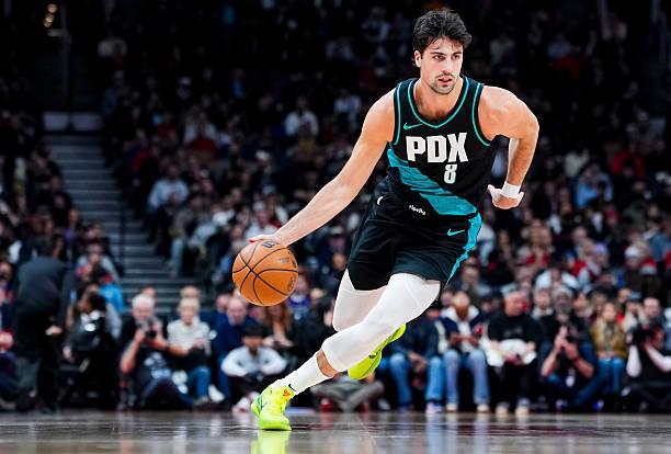 开云官网-阿夫迪亚：我从小到大都趴着睡觉，现在背上有伤得侧躺着睡