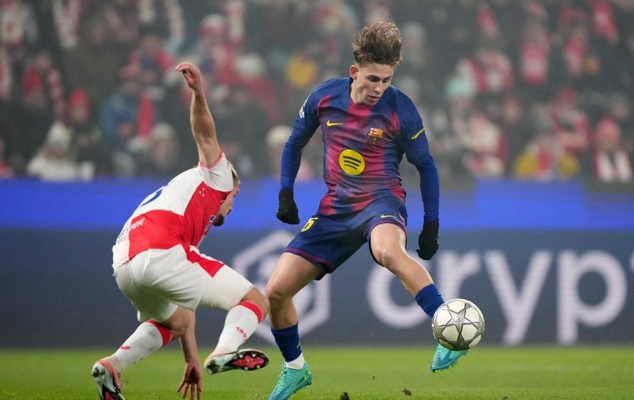 开云官网-费尔明双响比肩传奇，莱万功过相抵，巴萨4-2捷克豪门造最差纪录