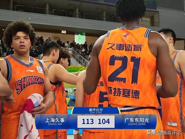 开云体育入口-无解双塔！洛夫顿白边狂轰45+19+11打爆广东禁区 杜锋多次无奈摇头